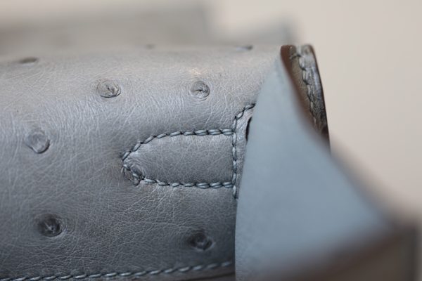 Kelly Pochette Ostrich Gris Asphalte (M8) Gold Hardware - Image 11