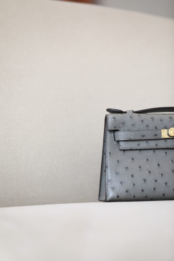 Kelly Pochette Ostrich Gris Asphalte (M8) Gold Hardware - Image 5