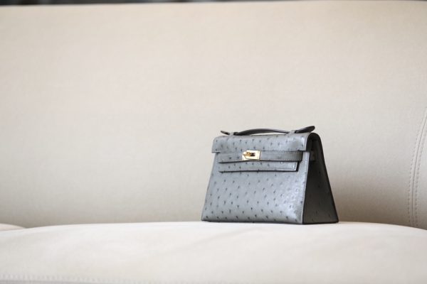 Kelly Pochette Ostrich Gris Asphalte (M8) Gold Hardware - Image 2