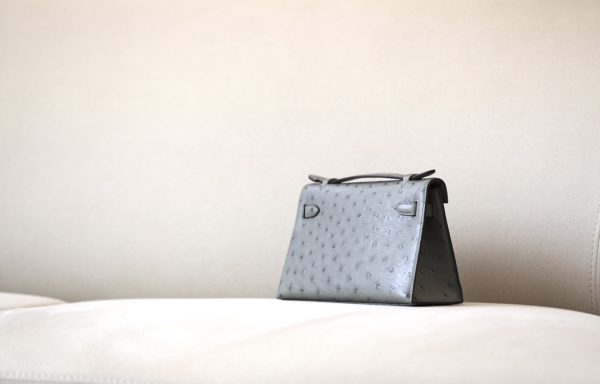 Kelly Pochette Ostrich Gris Asphalte (M8) Gold Hardware - Image 3