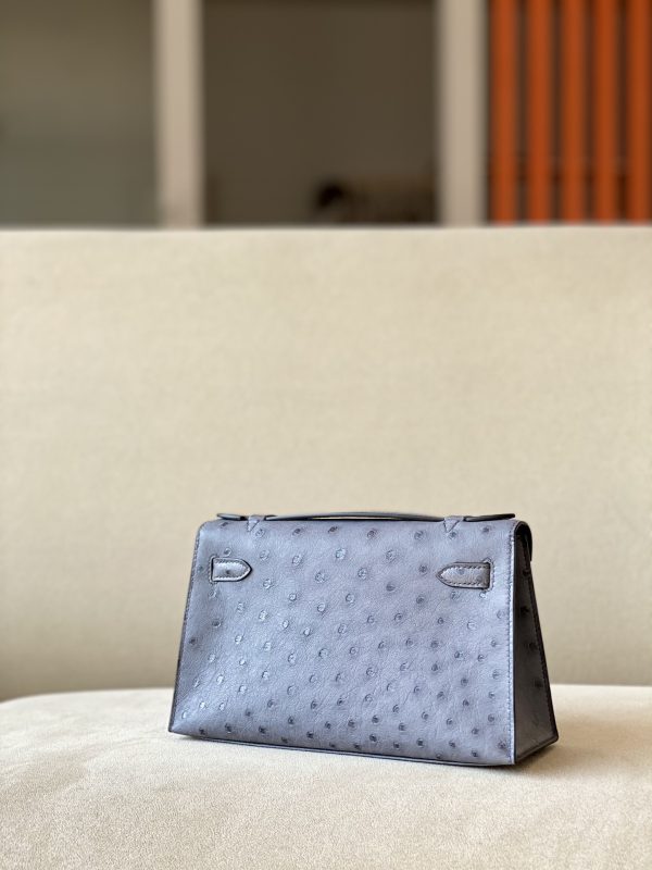 Kelly Pochette Ostrich Gris Agate (82) Gold Hardware - Image 3