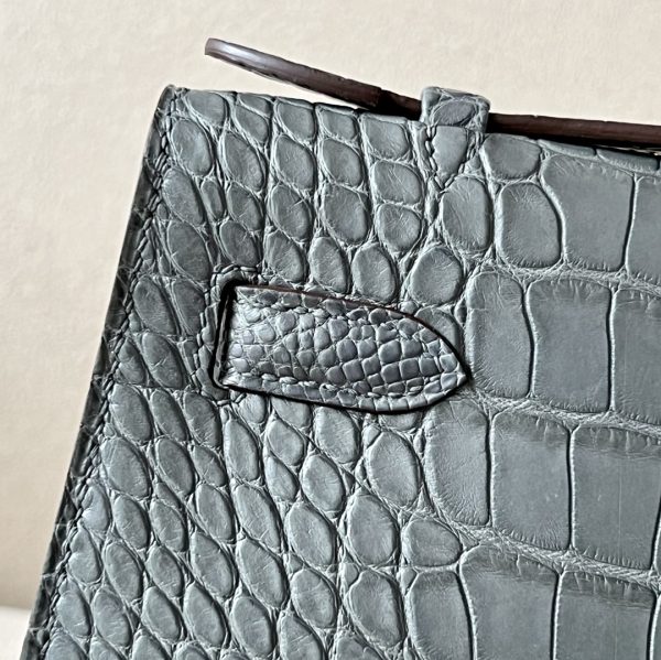 Kelly Pochette Alligator Gris Asphalte (M8) Palladium Hardware - Image 8