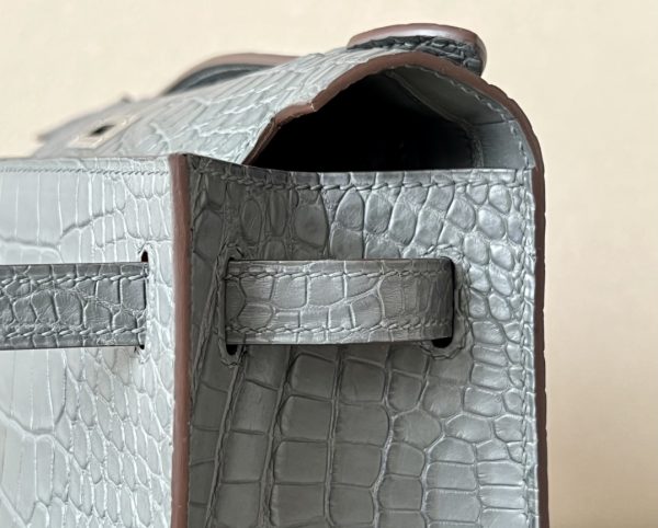 Kelly Pochette Alligator Gris Asphalte (M8) Palladium Hardware - Image 5
