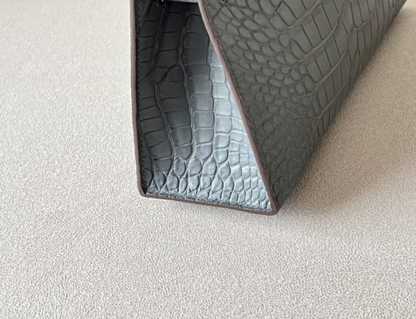 Kelly Pochette Alligator Gris Asphalte (M8) Palladium Hardware - Image 4