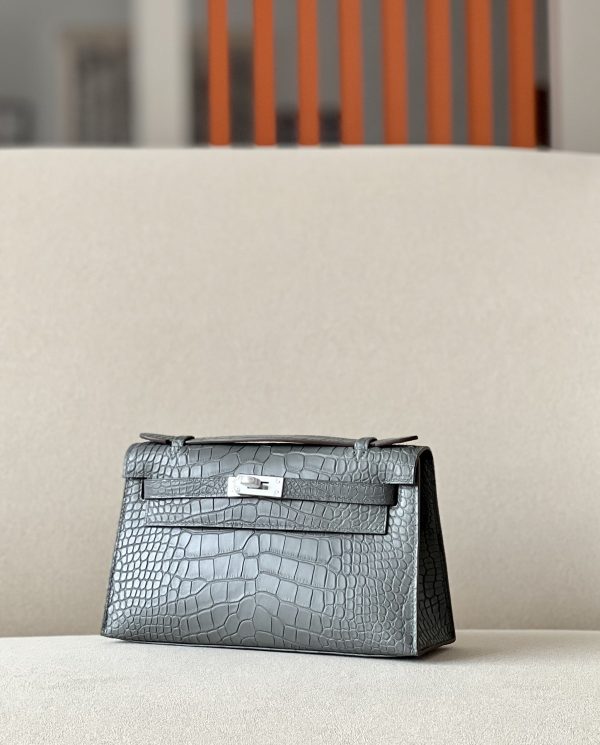 Kelly Pochette Alligator Gris Asphalte (M8) Palladium Hardware - Image 2