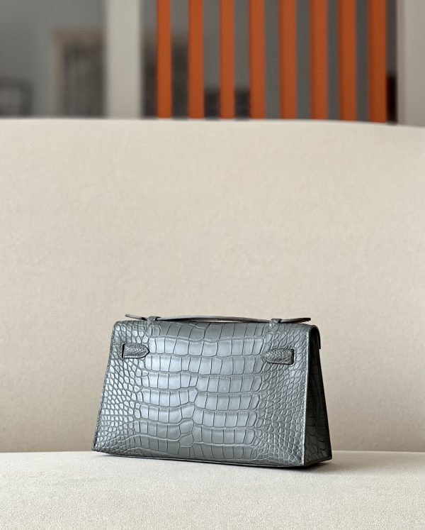 Kelly Pochette Alligator Gris Asphalte (M8) Palladium Hardware - Image 3
