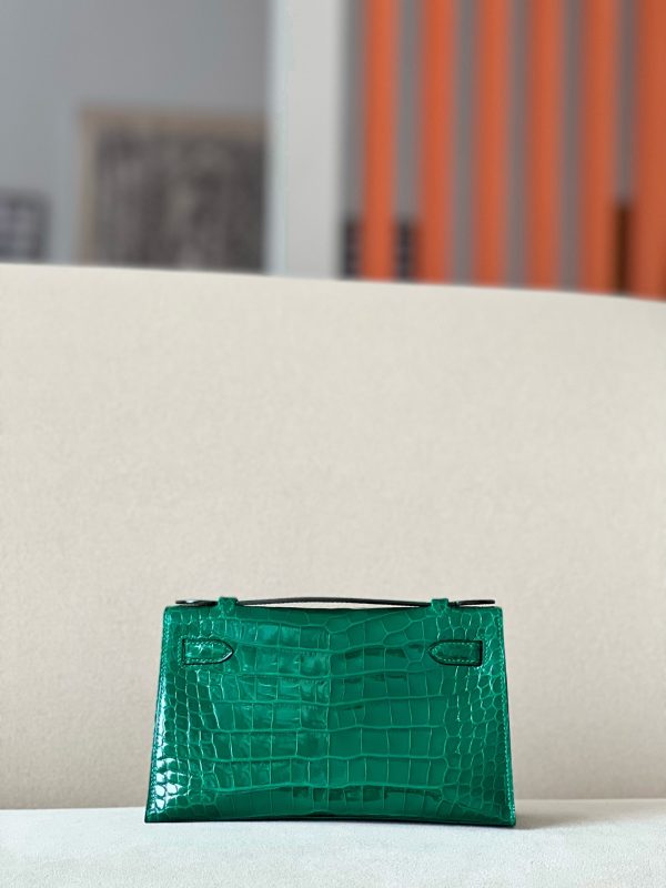 Kelly Pochette Shiny Alligator Vert Emeraude (6Q) Gold Hardware - Image 3