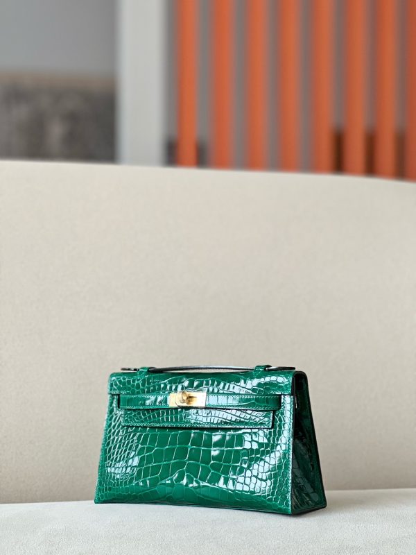 Kelly Pochette Shiny Alligator Vert Emeraude (6Q) Gold Hardware - Image 2