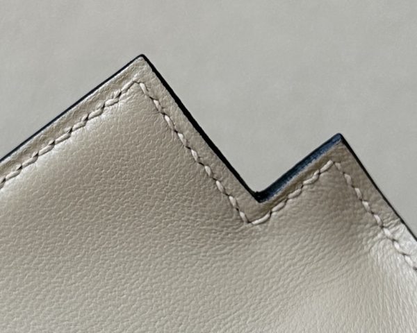Kelly Mini Epsom Trench (S2) Palladium Hardware - Image 4