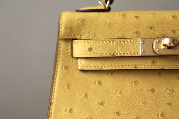Kelly Mini Ostrich Jaune Amber (9D)  Hardware - Image 5