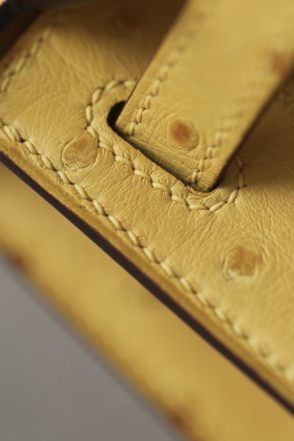 Kelly Mini Ostrich Jaune Amber (9D)  Hardware - Image 9