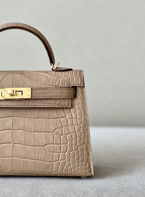 Kelly Mini Alligator Chai (0M) Gold Hardware - Image 10