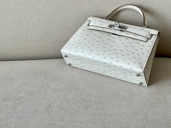 Kelly Mini Ostrich Parchemin (3C) Palladium Hardware - Image 4
