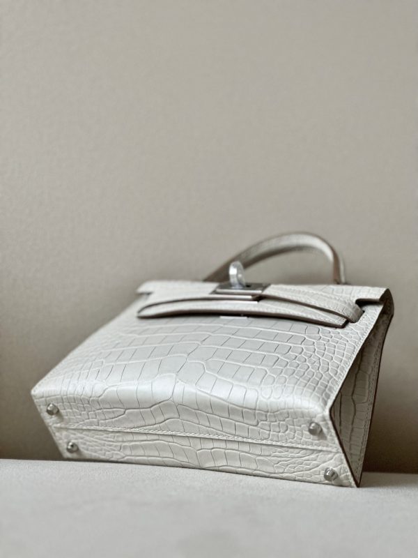 Kelly Mini Alligator Beton (8L) Palladium Hardware - Image 6