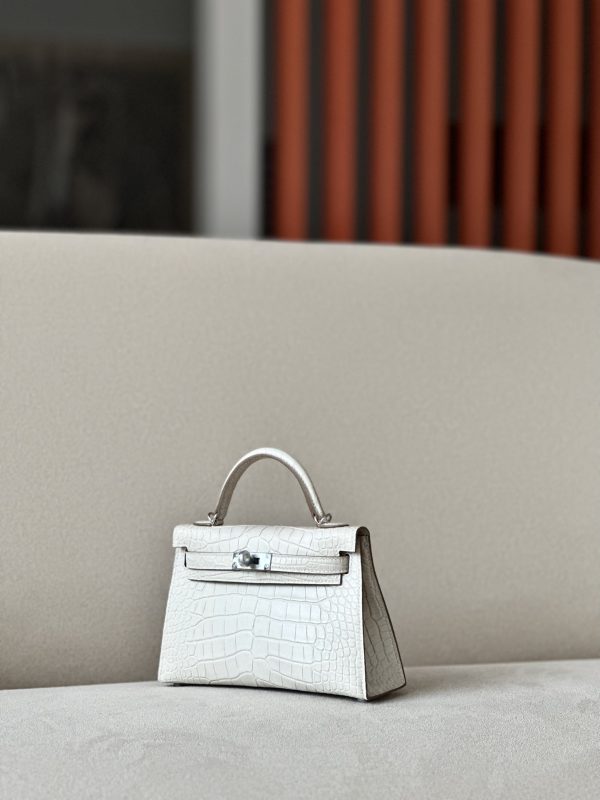 Kelly Mini Alligator Beton (8L) Palladium Hardware - Image 3