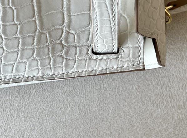 Kelly Mini Alligator Beton (8L) Gold Hardware - Image 5
