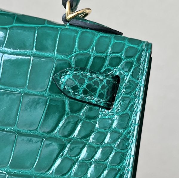 Kelly Mini Alligator Vert Emeraude (6Q) Gold Hardware - Image 10