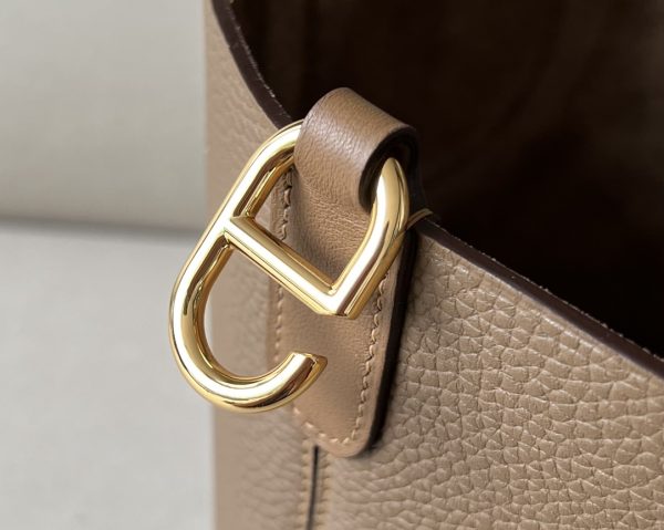 Hermes In-The-Loop 18 Swift Beige de weimar (D0) Gold Hardware - Image 4